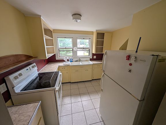 2nd image of 59 High St #3