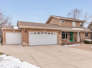 225 Trenton Ct, Schaumburg, IL 60193