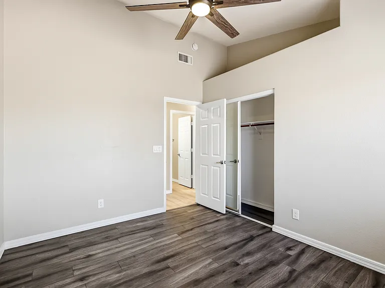 1274 E Lake Dr — Photo 37