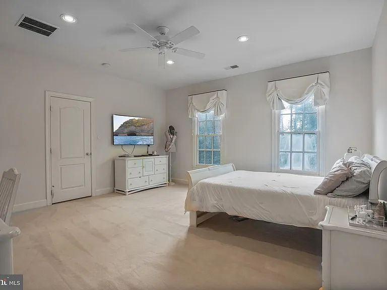 9864 Walker Glen Ct — Photo 33