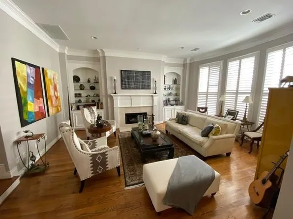 196 Oak Place Dr, Houston, TX 77006