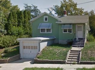 1217 S Miami Ave, Freeport, IL 61032