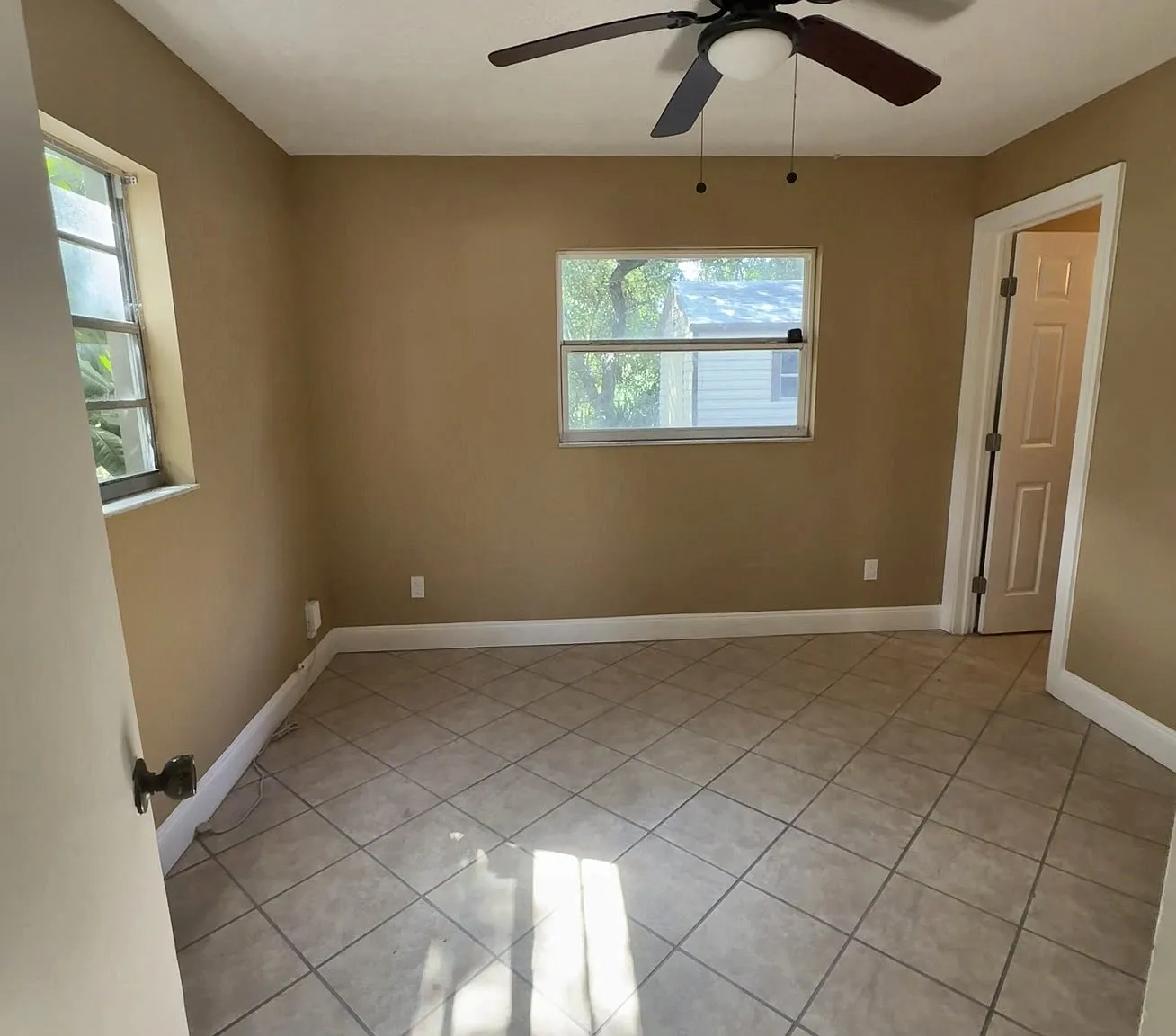 3 bed, 1100 sqft, $2,300 — Photo 4