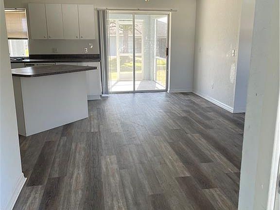2nd image of 620 NE Van Loon Ln
