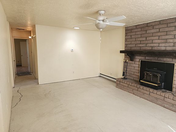 3rd image of 715 Iron St