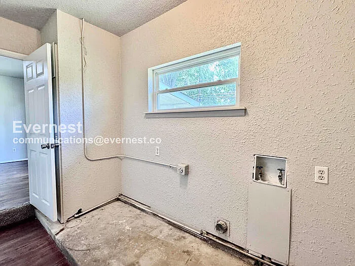 606 North Village Ave — Photo 21