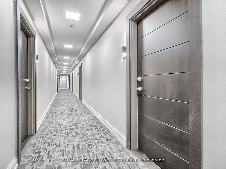 212 King William St #1011 — Photo 6