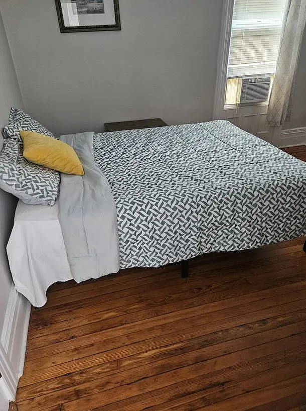 4 bed, 2.0 bath, 2500 sqft, $1,390 — Photo 1
