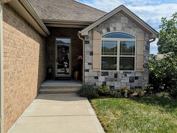 2nd image of 105 W Marion Drive
