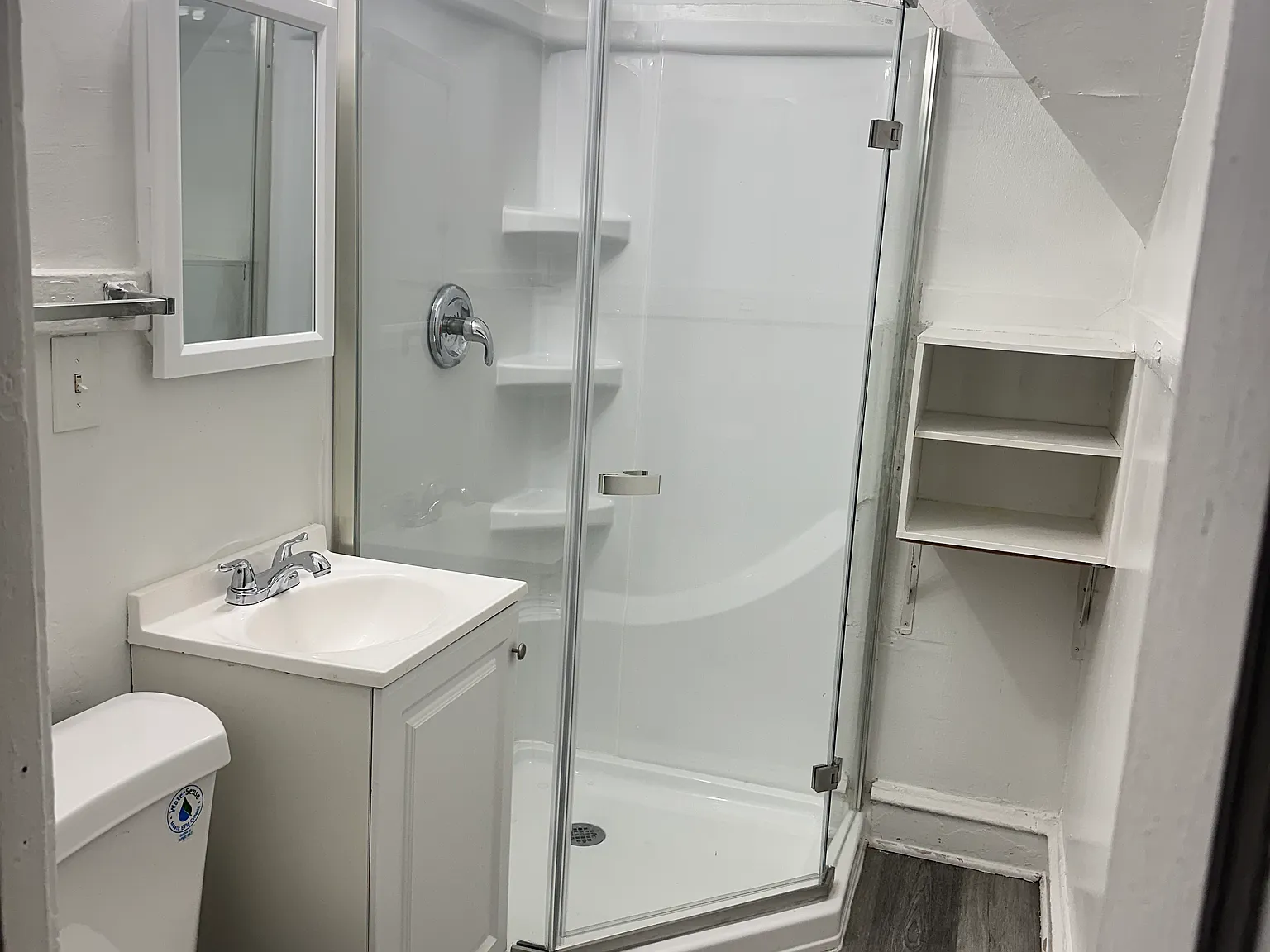 2 bed, 1650 sqft, $1,050 — Photo 1