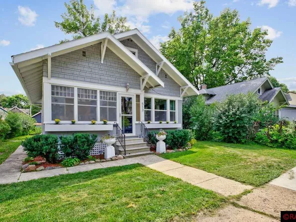 513 W Wheeler Ave, North Mankato, MN 56003