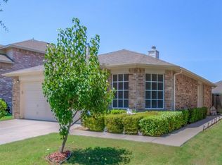 8828 Highland Orchard Dr, Fort Worth, TX 76179