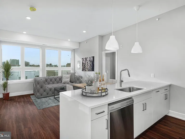 1527-29 Ridge Ave #1B — Photo 1