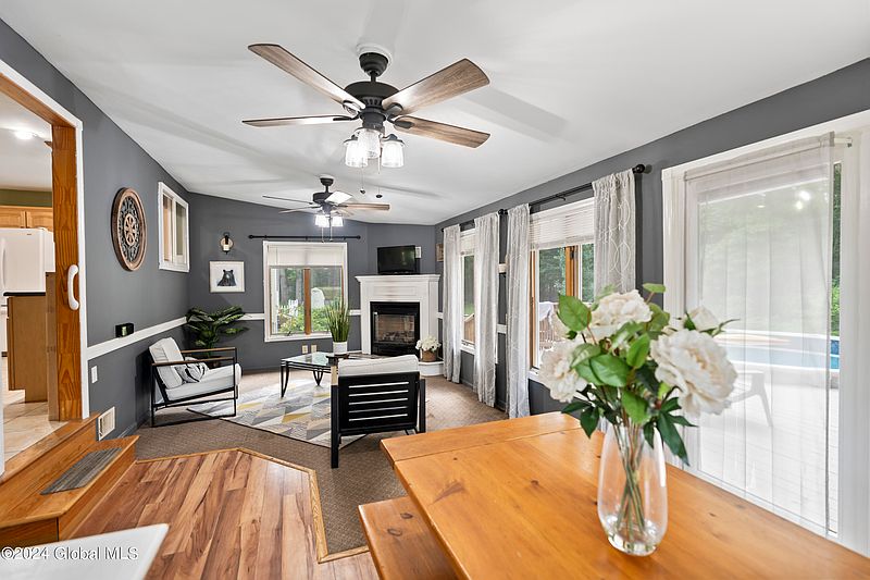 3rd image of 43 Red Oak Lane
