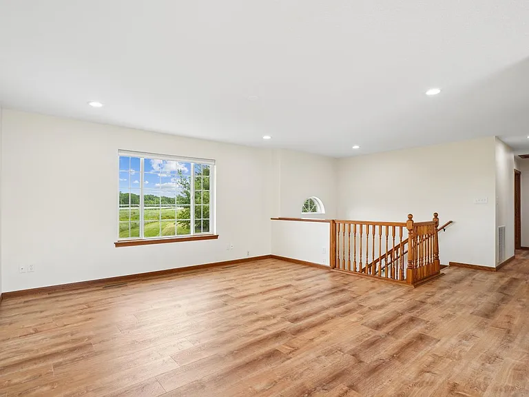 861 Jane St — Photo 10