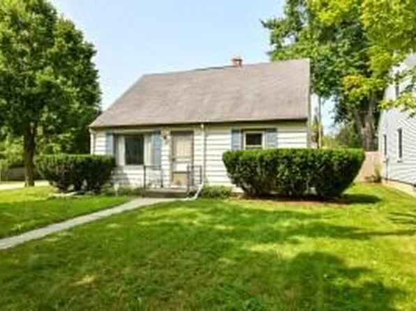 2107 North 119th STREET, Wauwatosa, WI 53226