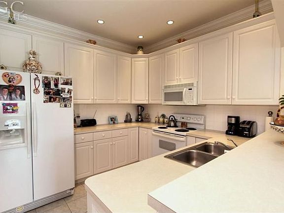 4th image of 7937 Summer Lake Ct