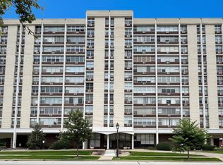 33 N Main St APT 9F, Lombard, IL 60148
