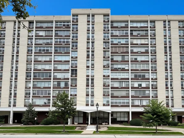 33 N Main St APT 9F, Lombard, IL 60148