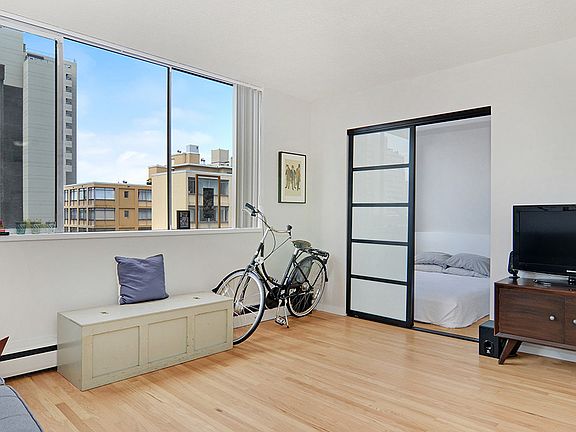 3rd image of 1952 Comox St #1407086
