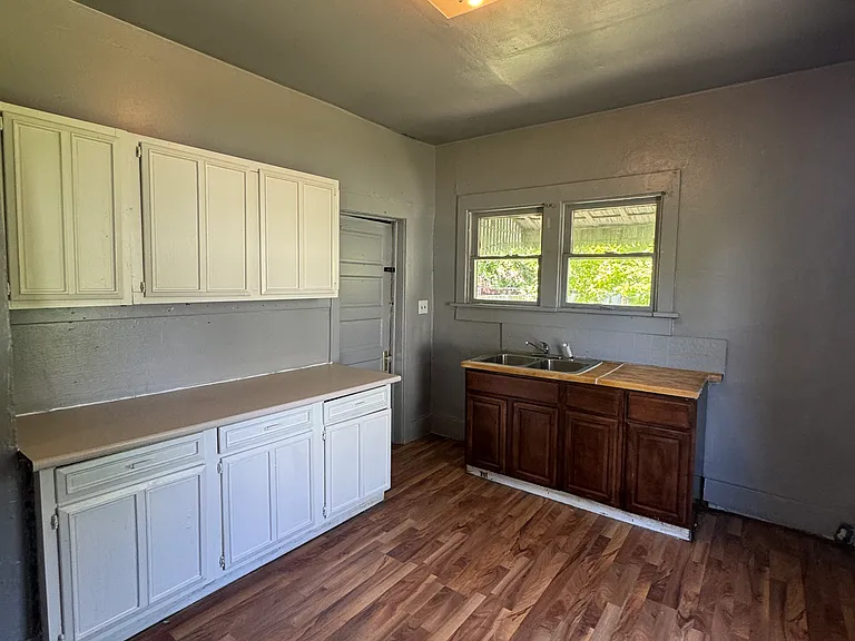 703 Ashwood Ave — Photo 9