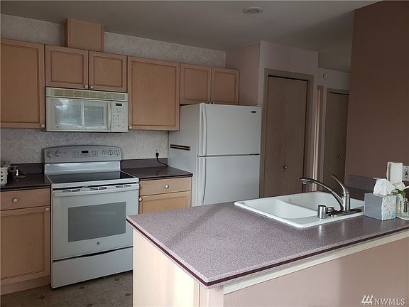 4th image of 11532 15th Ave NE APT 404
