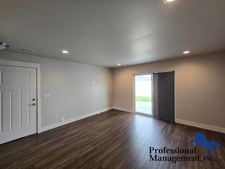 933 Kingston Ave — Photo 2