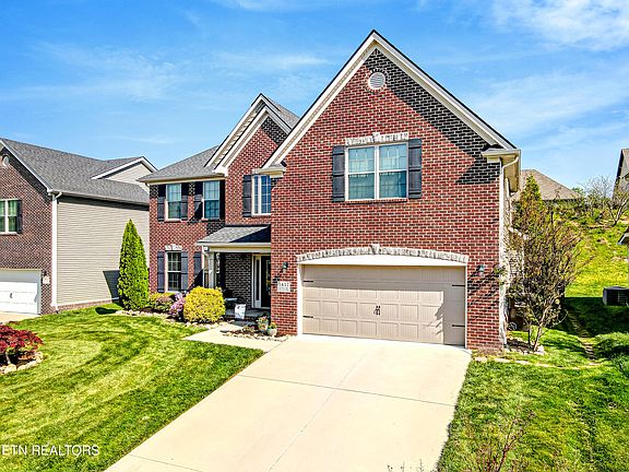 3rd image of 1417 Mountain Hill Ln
