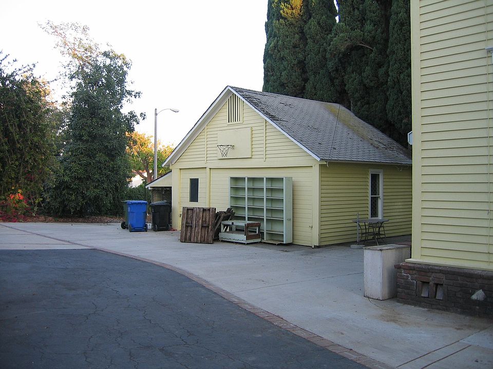 carriage house