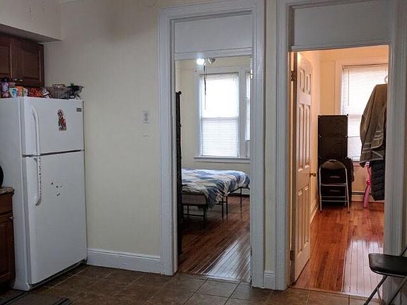 5th image of 35 Stagg St APT 1
