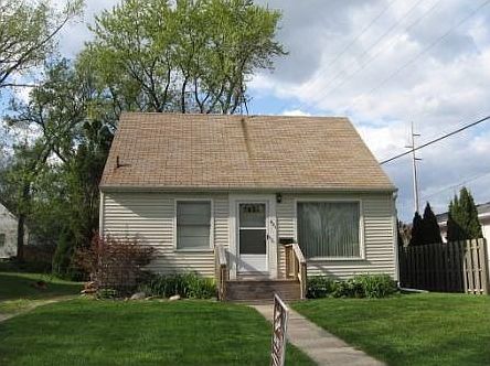 2nd image of 921 S Dexter Dr