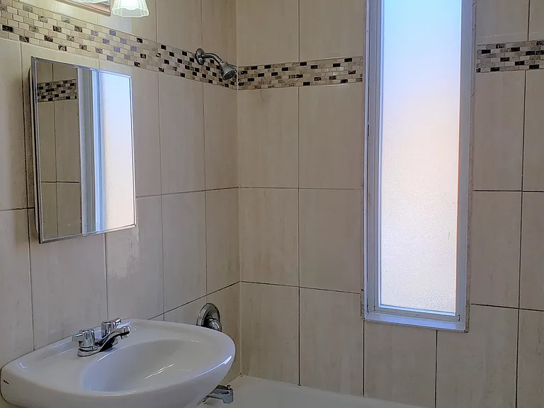 183 Maurice Dr #4 — Photo 2
