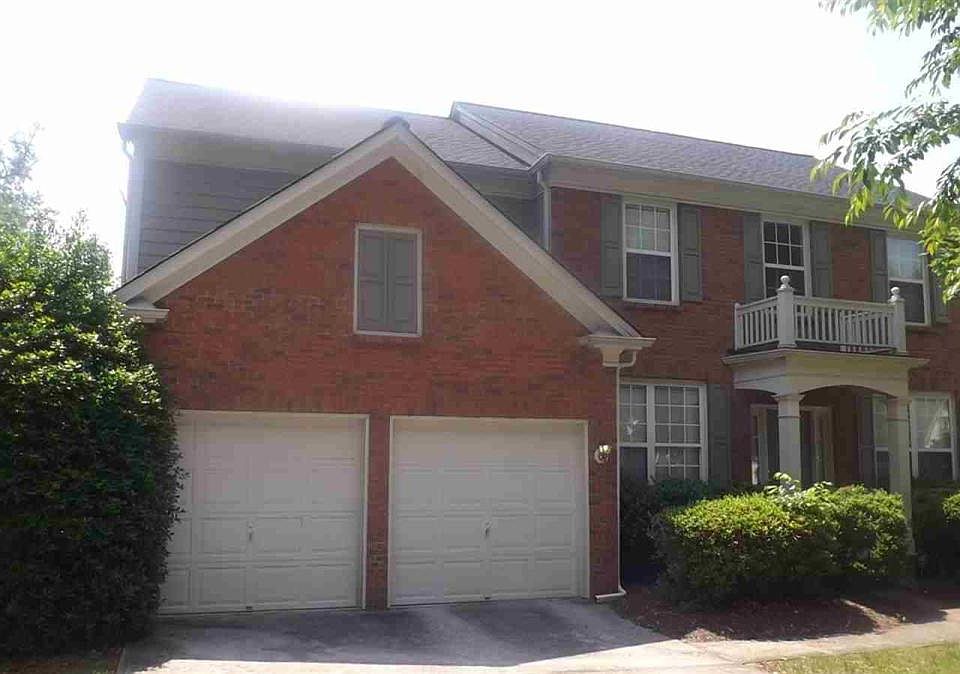 Front - nice flat lot leading to culdesac