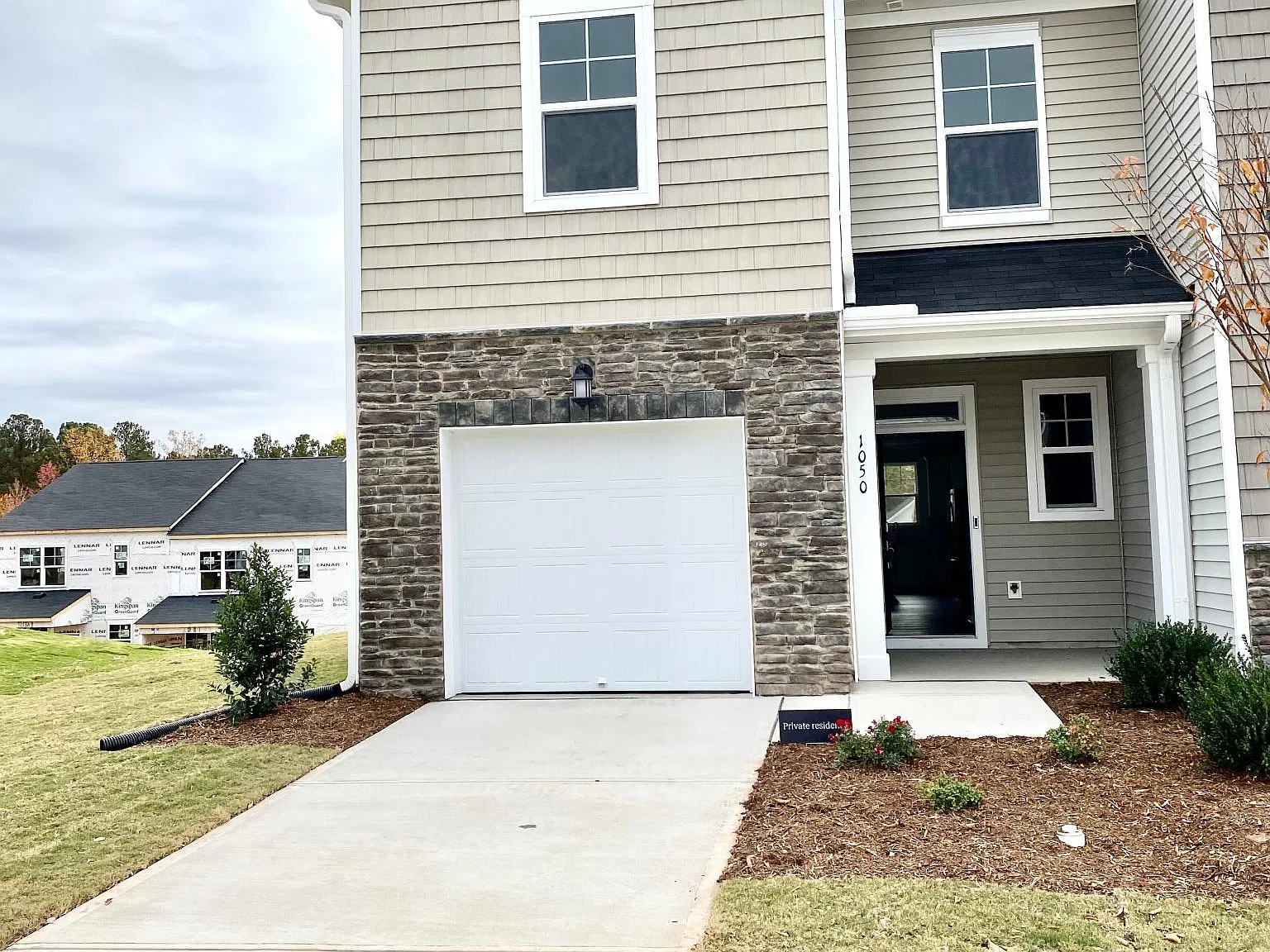 3 bed, 2.5 bath, 1700 sqft, $2,050 — Photo 1