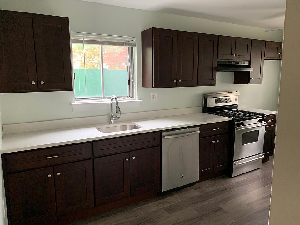 1st image of 15 Huron Pl Floor 1