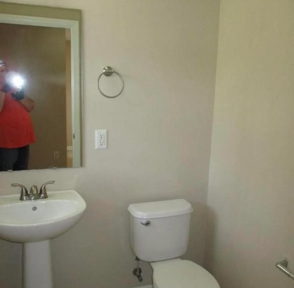 3 bed, 2.5 bath, 2316 sqft, $2,300 — Photo 3
