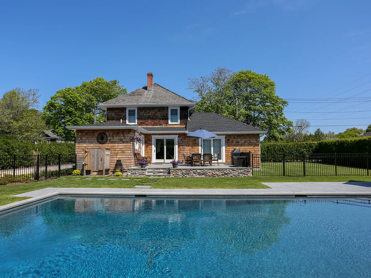 Southampton Village Beauty — Photo 1