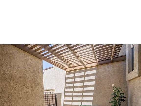 Small yard on the side