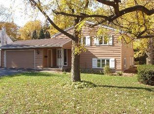 212 S Glendale Ave, Barrington, IL 60010