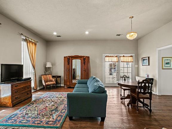 4th image of 3017 N Saddlebrook Lane