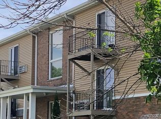 1500 Eagle Ave APT 8, Washington, IL 61571