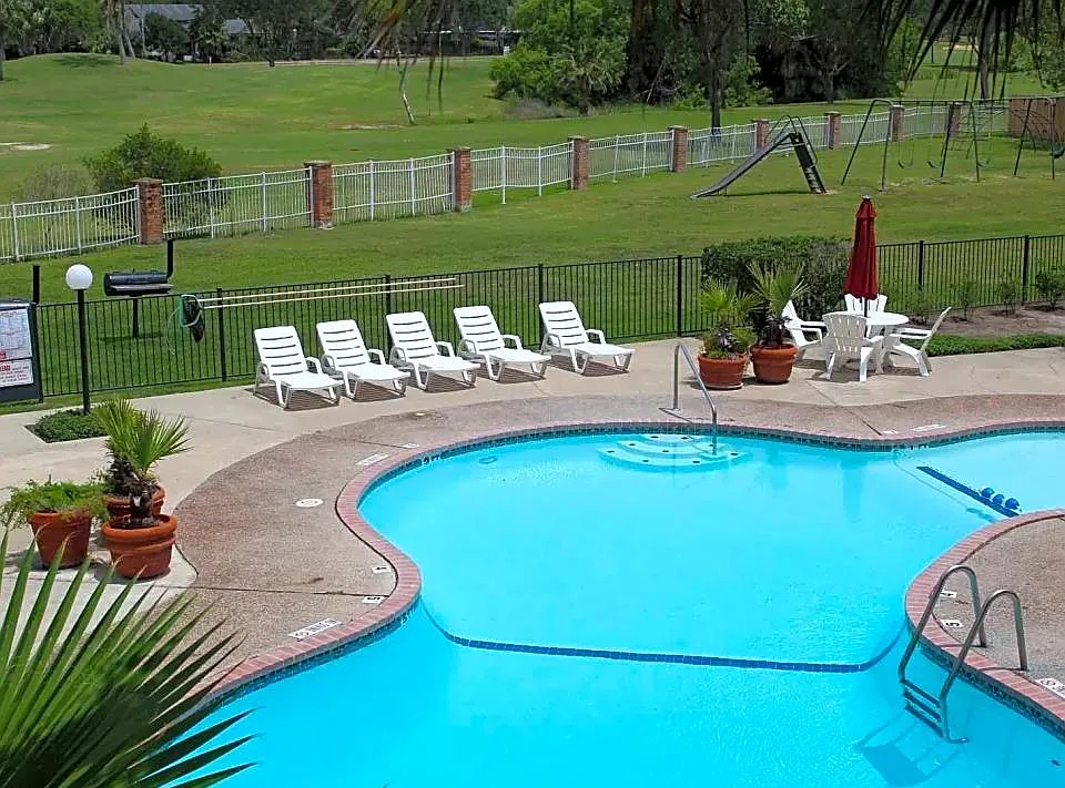 Country Club Manor