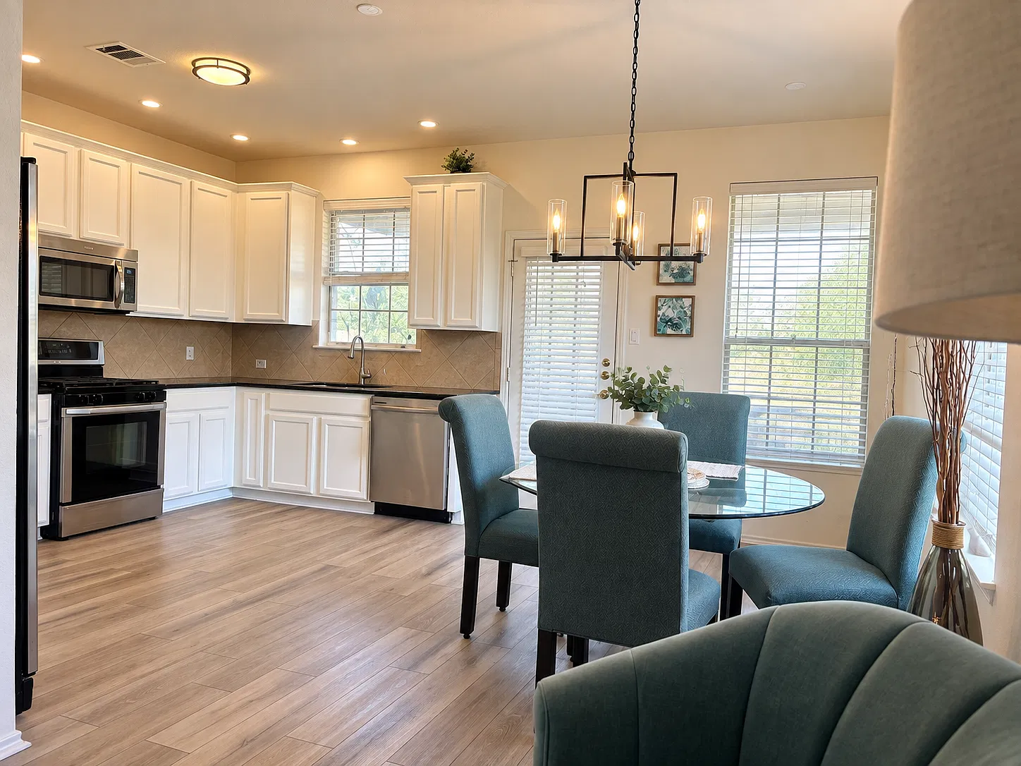 2 bed, 2.5 bath, 1334 sqft, $2,500 — Photo 3