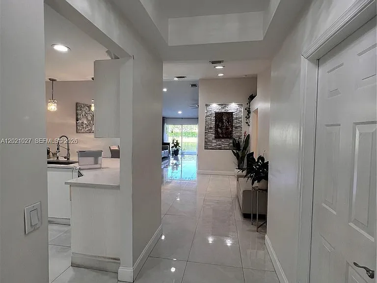 1590 Orion Ln — Photo 2