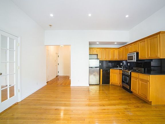 3rd image of 7 Montague Ter APT 3C