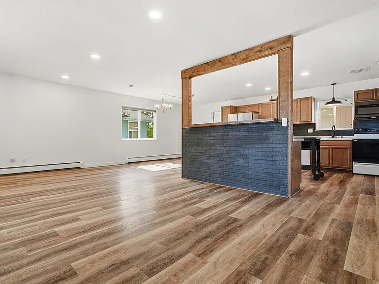 2045 Gunnison Ave — Photo 9