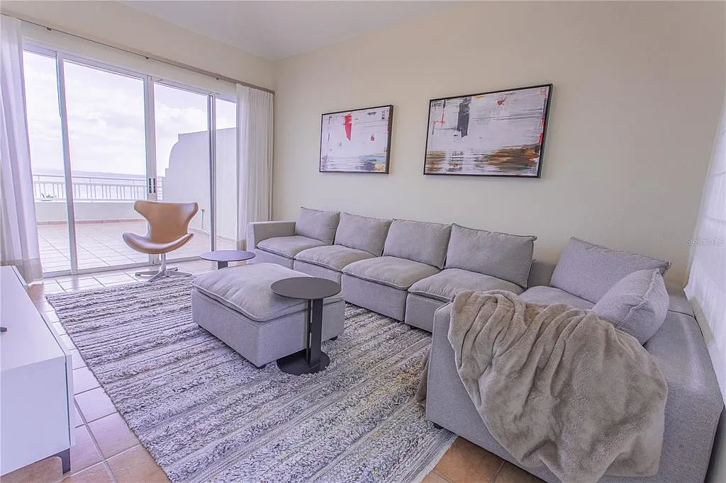3 bed, 3.5 bath, 2210 sqft, $3,500 — Photo 2