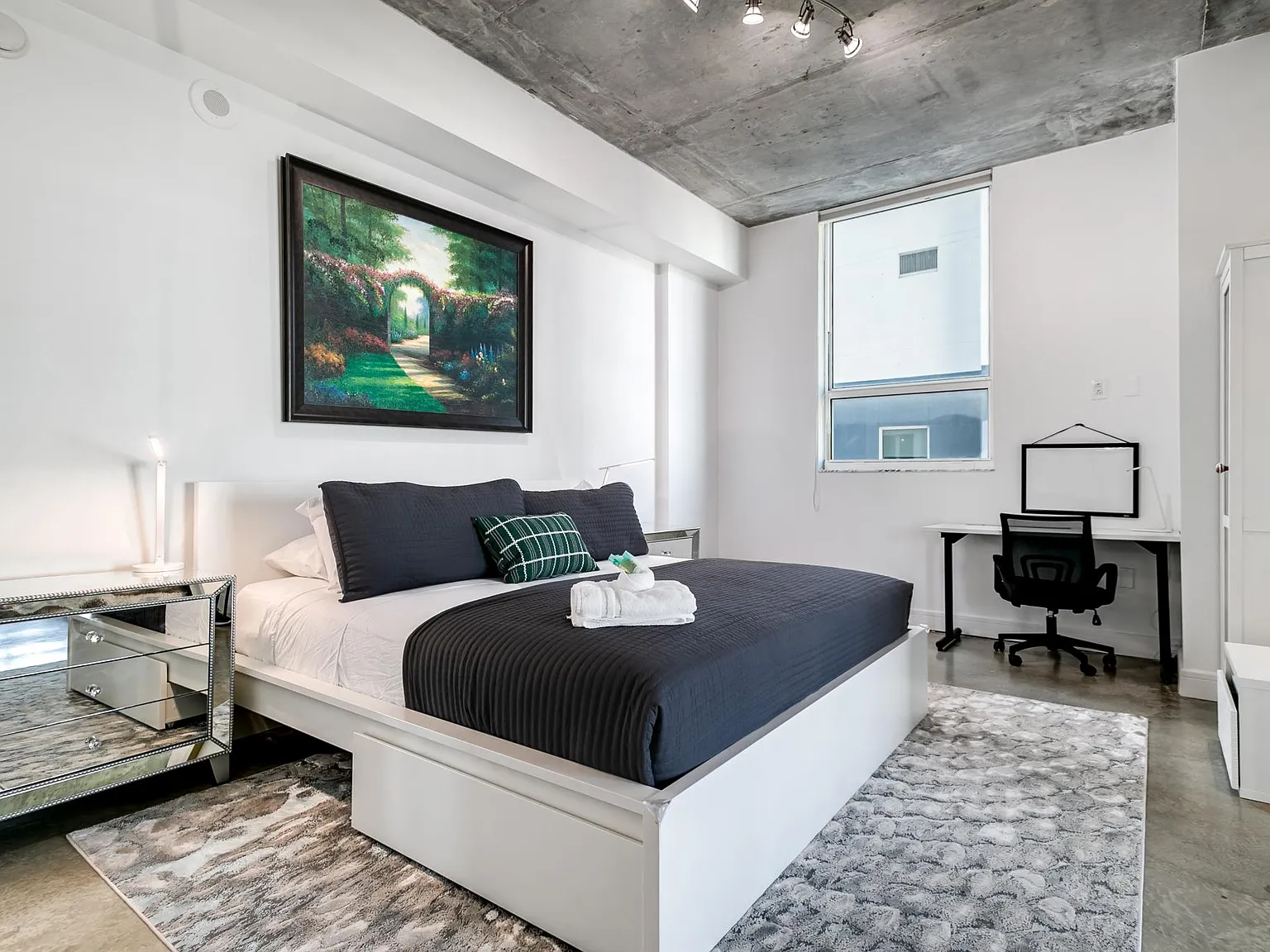 2 bed, 1185 sqft, $3,850 — Photo 2