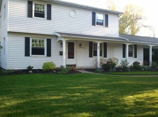 43 Hemlock Woods Ln, Rochester, NY 14615