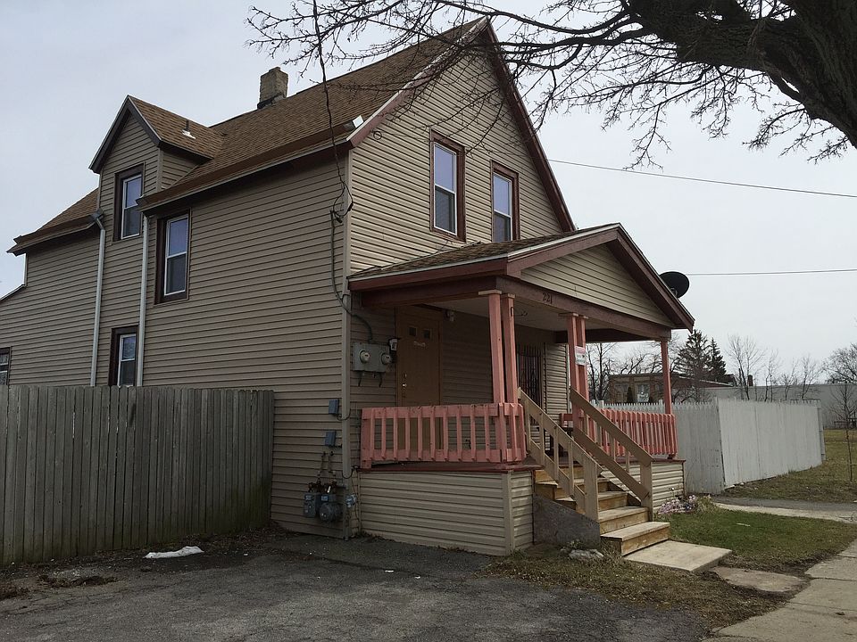 2nd image of 221 Rapin Pl